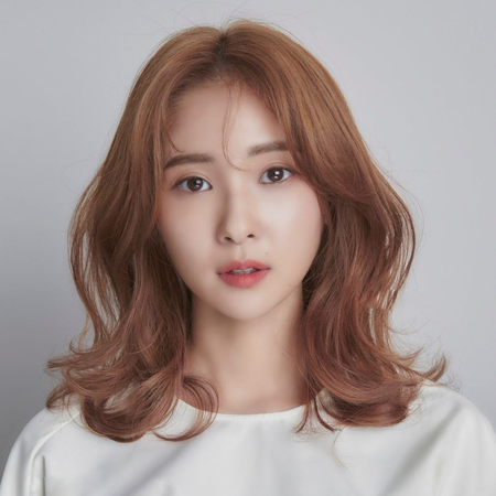 推荐六款大热的韩式中长卷发,让你做个精致女孩 - 北京辉艺美发学校